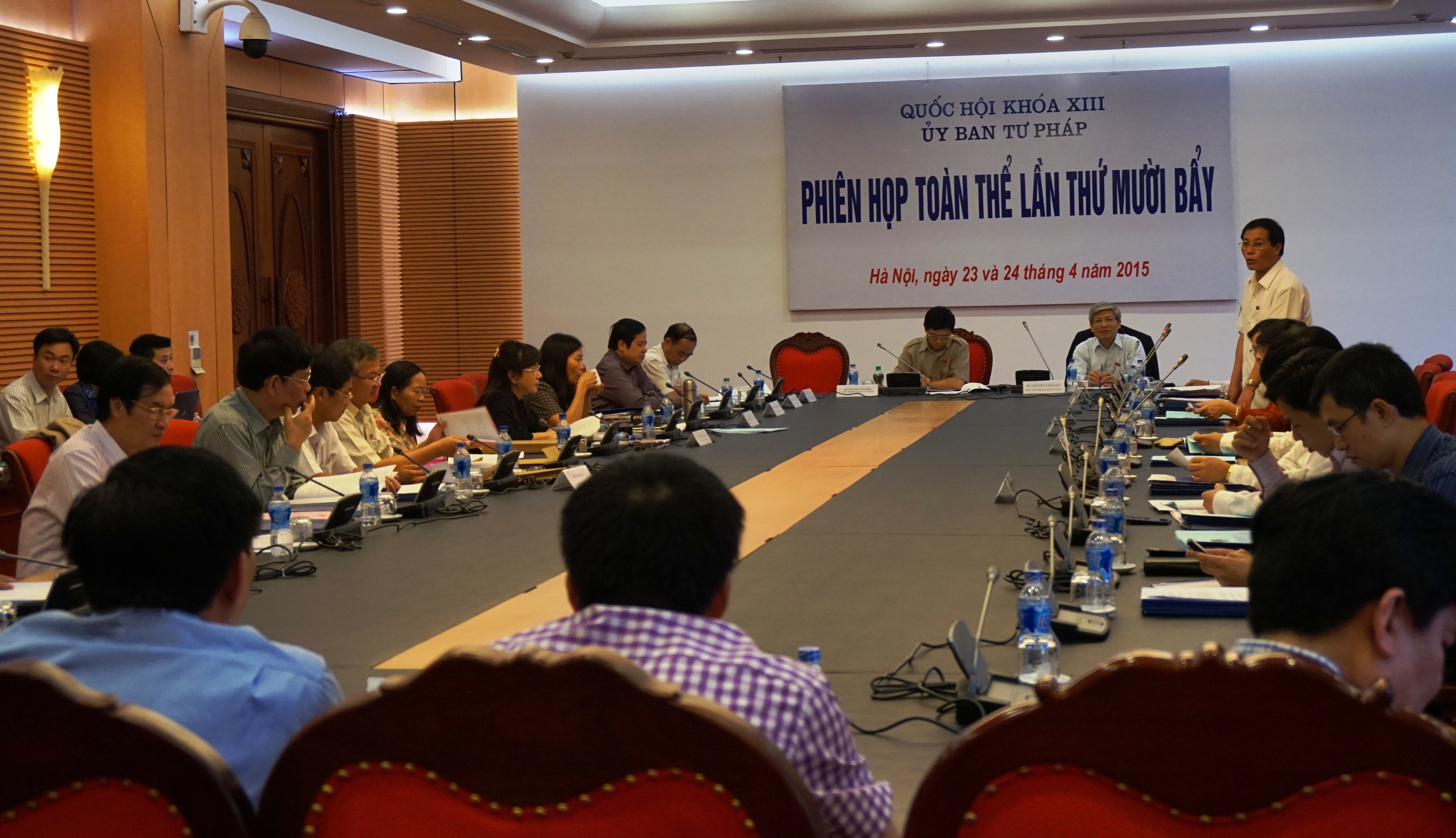 Комитет НС СРВ по юридическим вопросам провел 3-е пленарное заседание