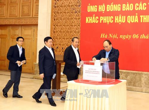 Канцелярия правительства СРВ сделала пожерствования в помощь пострадавшим от тайфуна Дамри