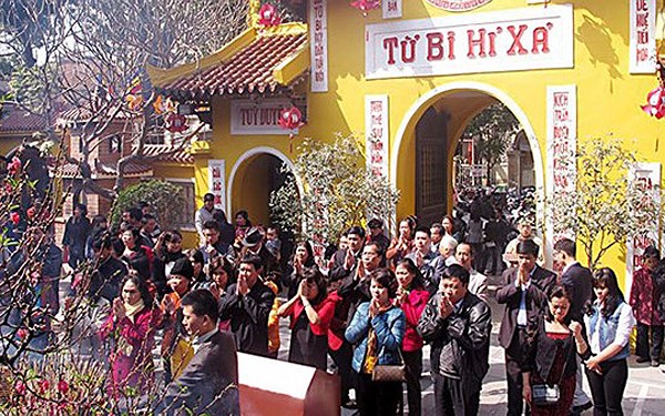 Посещение пагоды в начале нового года по лунному календарю – добрая традиция вьетнамцев