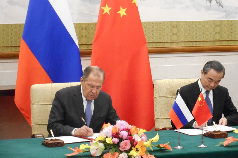 Главы МИД РФ и КНР обсудили предстоящий визит Путина в Китай