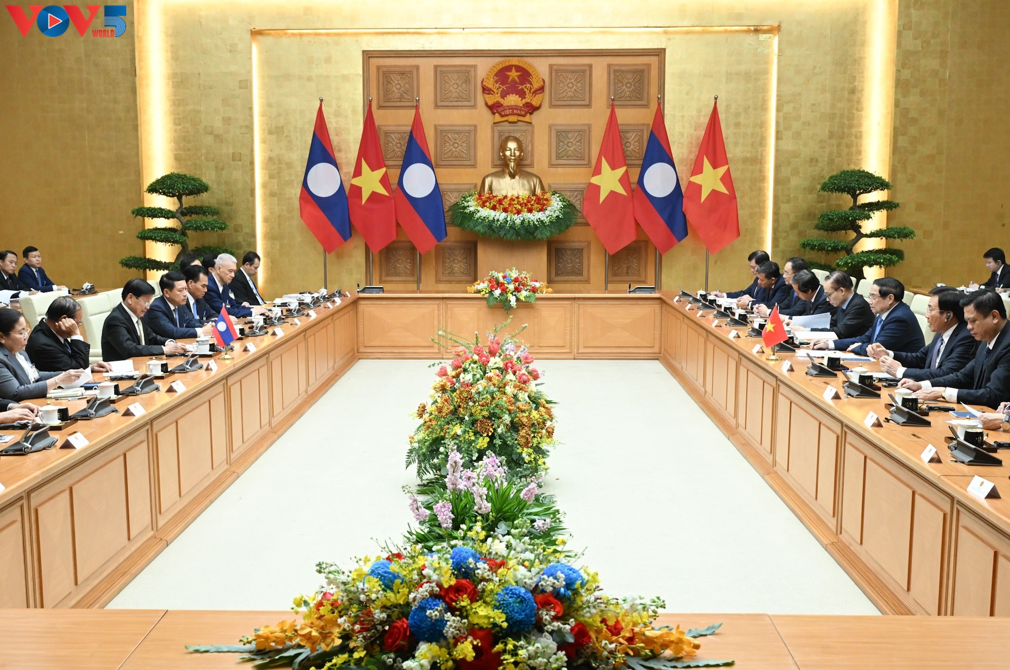 Укрепление экономического сотрудничества как прочной основы вьетнамско-лаосских отношений