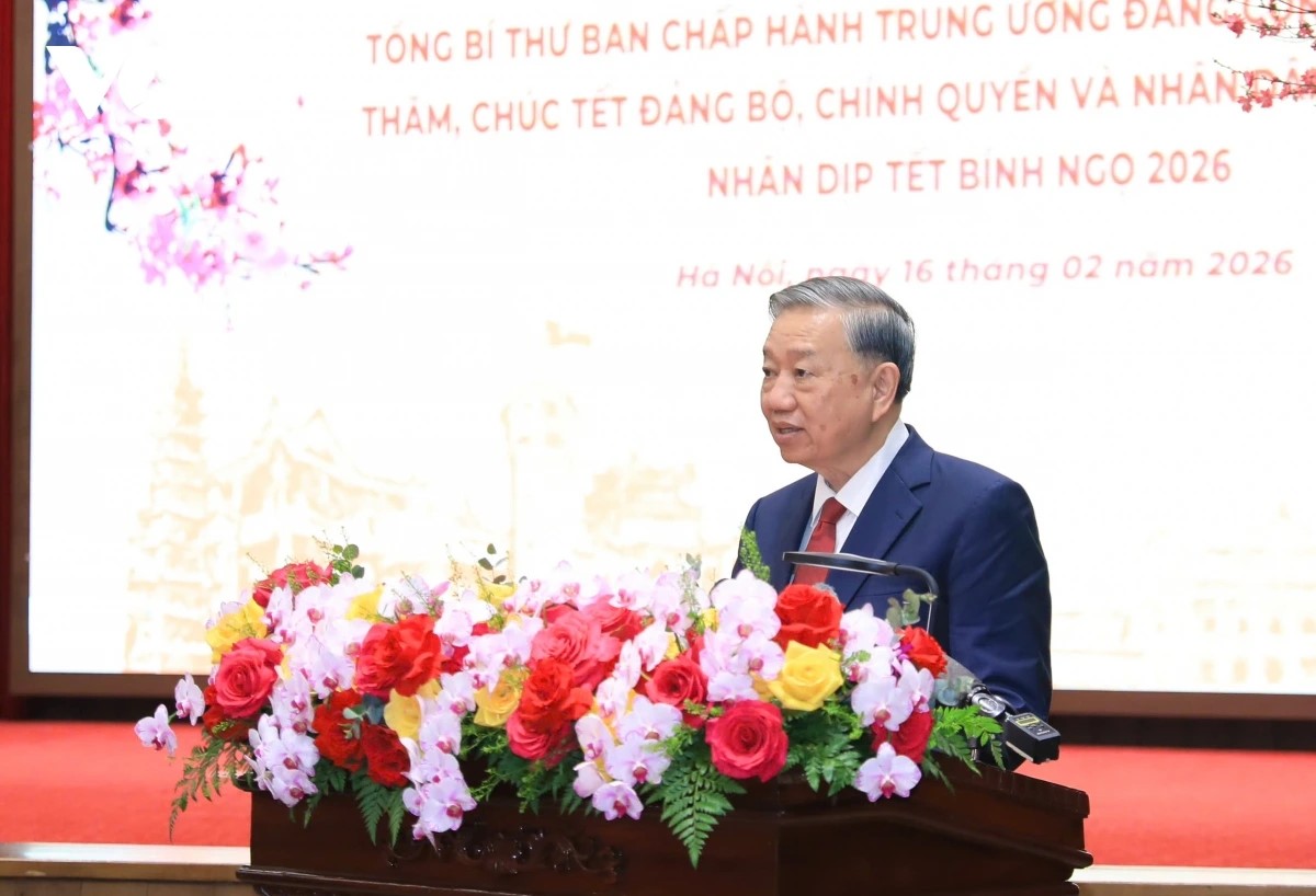 Генсек ЦК КПВ То Лам поздравил парторганизации, власти и жителей столицы с Тэтом