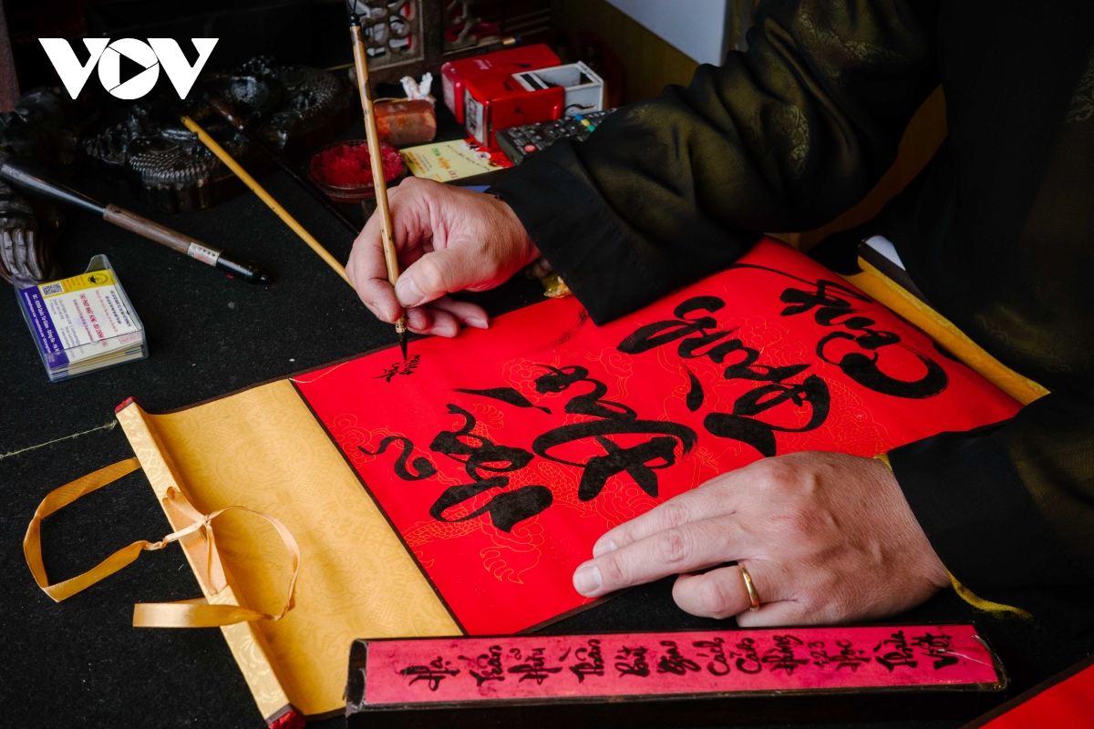 Вьетнамская традиция по написанию каллиграфических иероглифов в первые новогодние дни