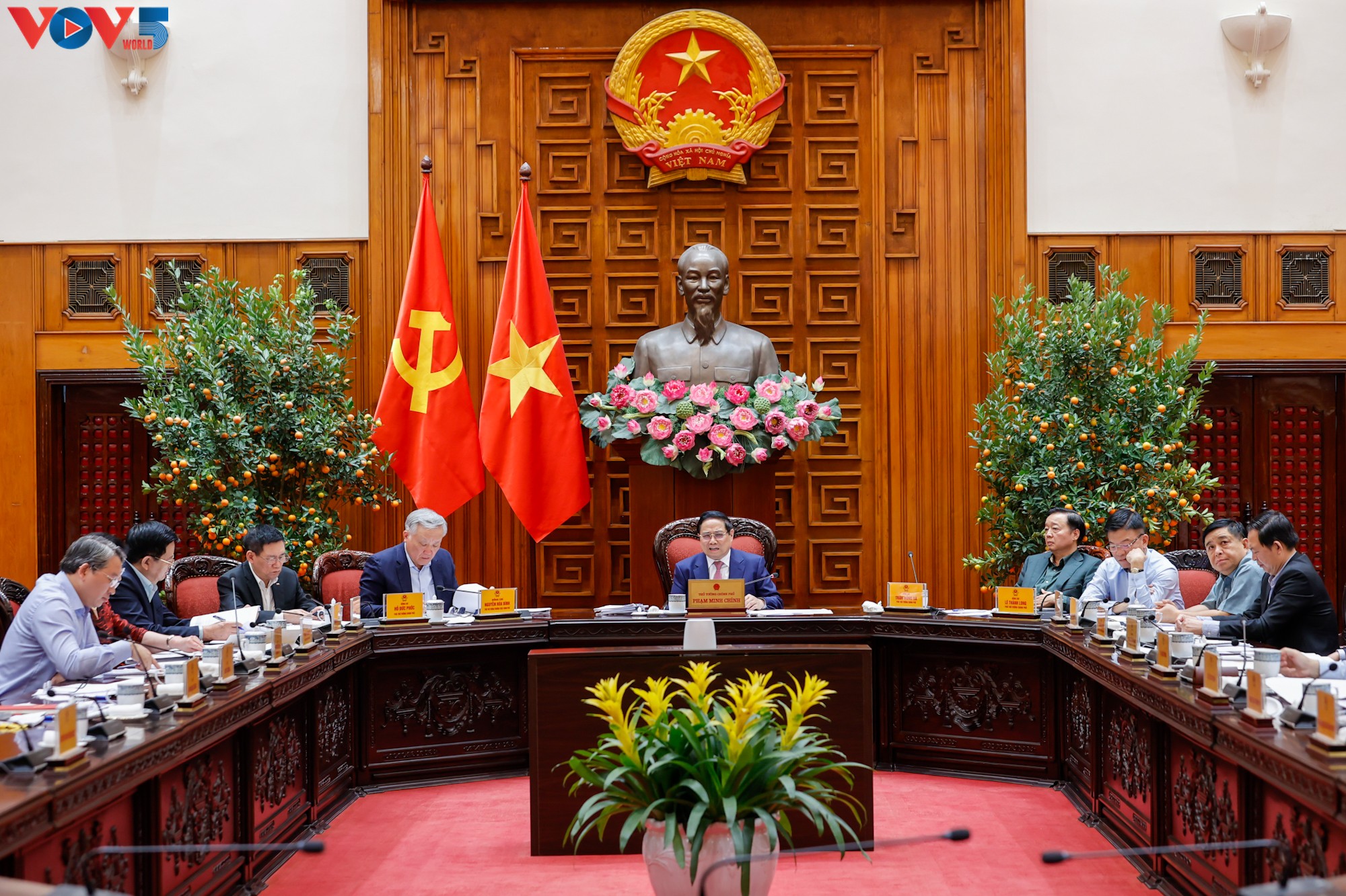 Фам Минь Тинь: необходимо стремиться достичь целевого показателя экономического роста от 10%