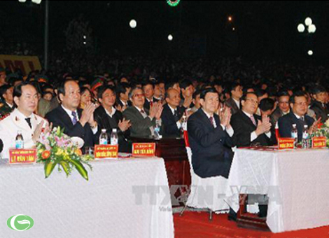 Le président au 15è anniversaire de la fondation de la province Hà Nam