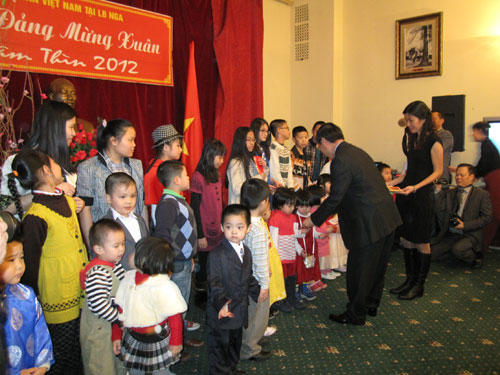 La diaspora vietnamienne accueille le printemps du Dragon 2012