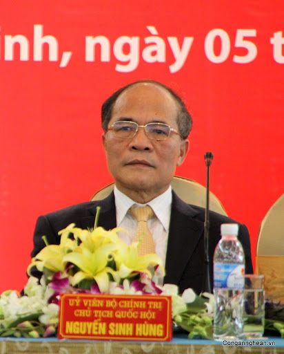 Nguyên Sinh Hùng rencontre les investisseurs à Vinh