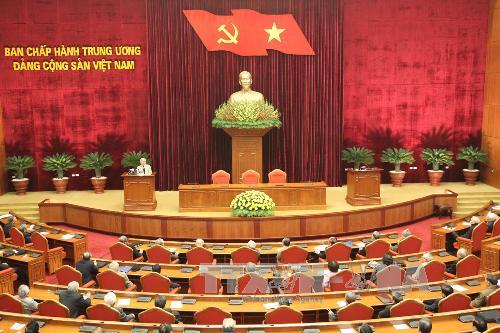 Le Secrétaire Général Nguyên Phu Trong rencontre de hauts cadres retraités