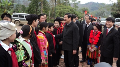 Le président Truong Tan Sang visite la province de Tuyen Quang