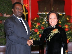 Le vice-président angolais reçu par les dirigeants Vietnamiens