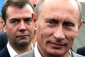 La popularité de Medvedev et de Poutine en hausse