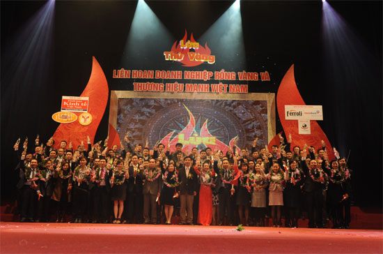 Remise du prix Dragon d'Or et Marques de qualité du Vietnam