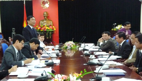 Les délégations parlementaires travaillent avec Hanoi et Hòa Bình