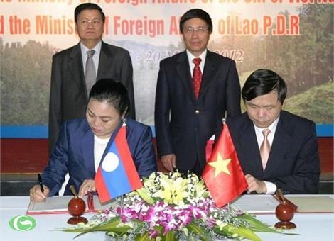 Accord de coopération entre les ministères des AE du Vietnam et du Laos