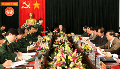 Nguyen Phu Trong travaille avec le département général de la politique de l’armé