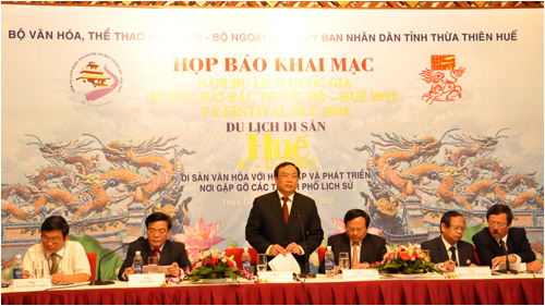 Conférence de presse sur l'année du tourisme 2012 et le Festival de Huê