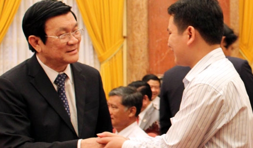 Le président Truong Tan Sang reçoit 100 meilleurs responsables de coopératives