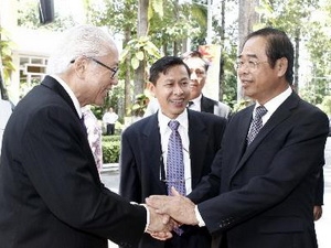 Le président singapourien en visite à Binh Duong