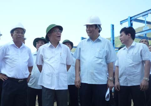 Nguyen Sinh Hung travaille dans la zone économique de Vung Ang