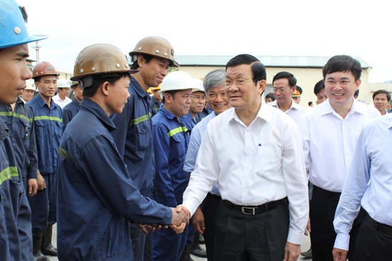 Le président Truong Tan Sang travaille dans la province de Quang Ninh