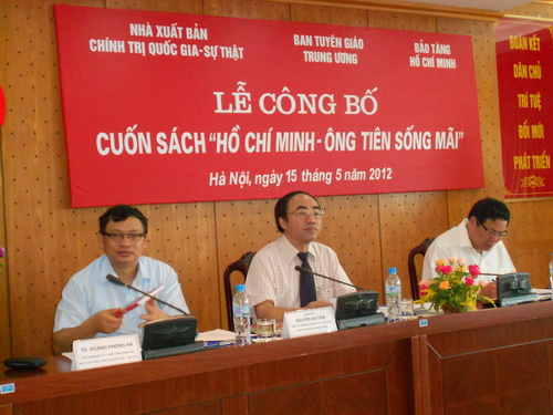 Publication du livre «Ho Chi Minh, l’immortel»