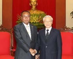 Khin Aung Myint reçu par Nguyen Phu Trong