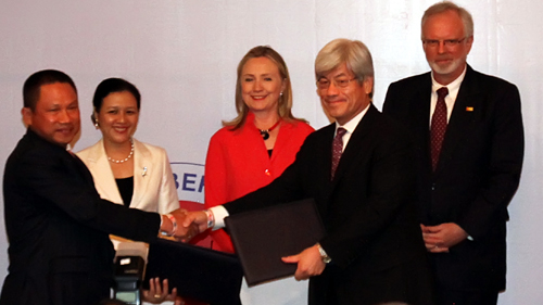 Hillary Clinton rencontre des entrepreneurs vietnamiens