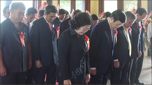 Truong Tan Sang au site de commémoration de Ton Duc Thang