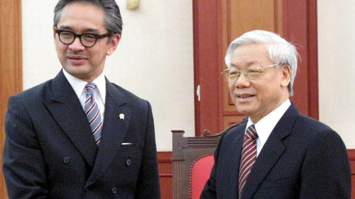 Nguyen Phu Trong reçoit le ministre indonésien des Affaires étrangères