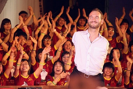 Nick Vujicic inspire les jeunes Vietnamiens