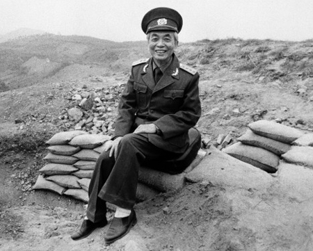 L’opinion mondiale exalte les belles vertus et le talent du général Vo Nguyen Giap