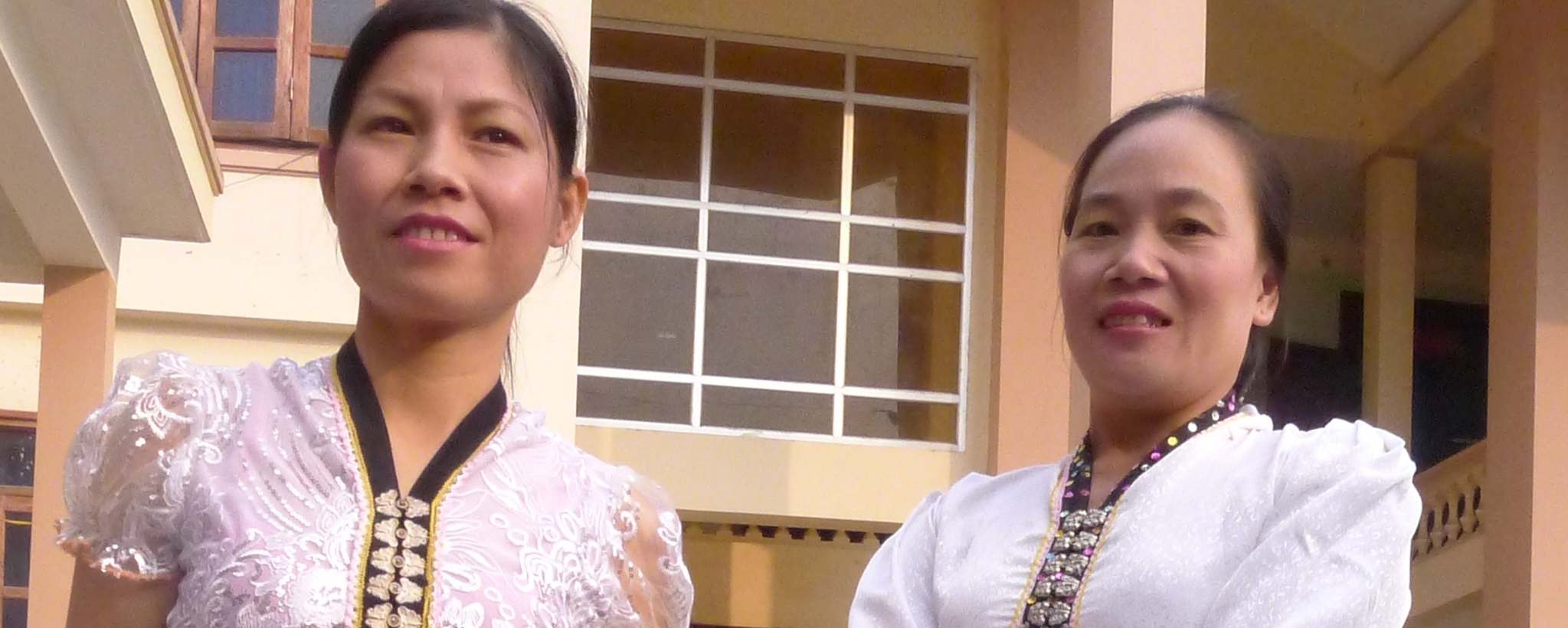 La mode vestimentaire féminine des Thaïs blancs