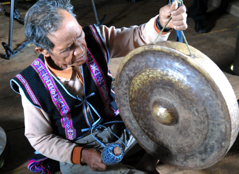 Gong Jho, le gong des femmes Ede