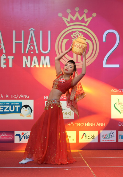 Les candidates au concours de Miss Vietnam aux épreuves de talents