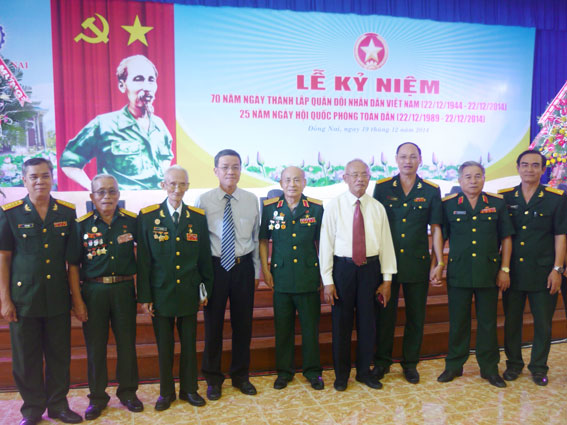 Diverses activités pour les 70 ans de l’armée populaire du Vietnam