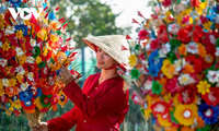 Huê: village de fleurs en papier Thanh Tiên à l’approche du Têt