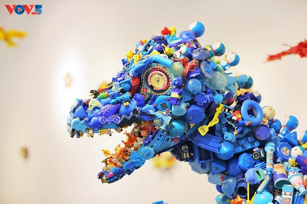 L’ère du plastique:  un message profond et direct sur la protection de l’environnement
