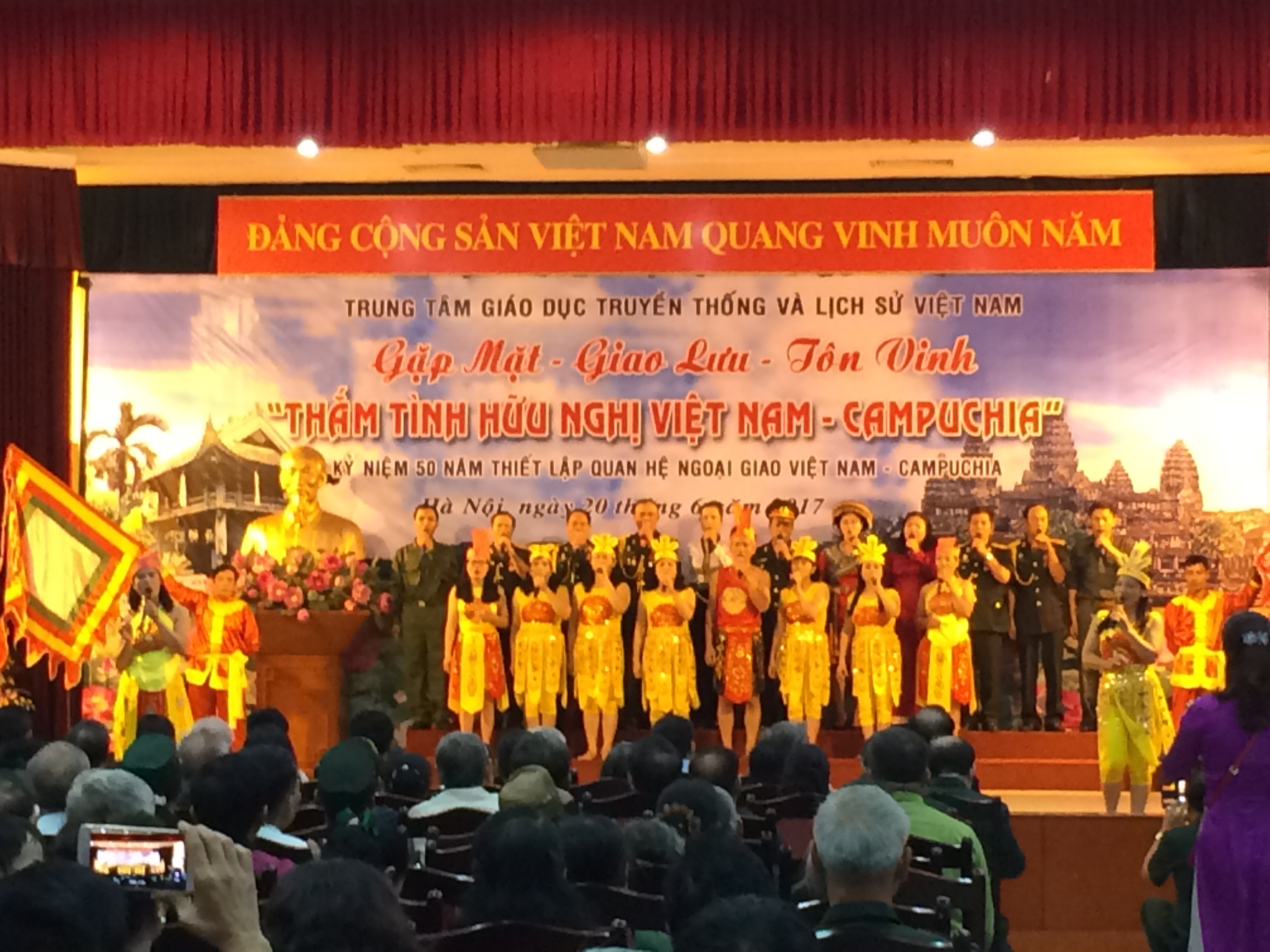 សកម្មភាពរំលឹកខួបអនុស្សាវរីយ៍លើកទី៥០ទិវាបង្កើតទំនាក់ទំនងការទូតវៀតណាម-កម្ពុជា