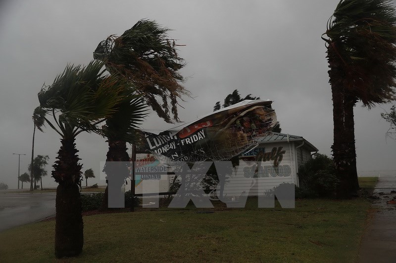 រដ្ឋ Texas អាមេរិកដាក់ពង្រាយទាហានចំនួន ១២ ពាន់នាក់ដើម្បីទប់ទល់ នឹងខ្យល់ព្យុះ Harvey