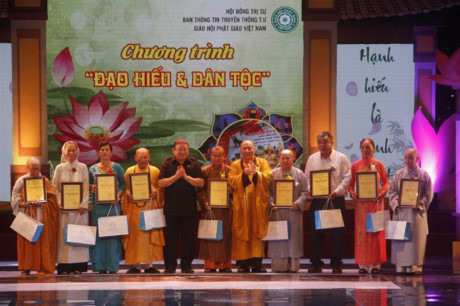 ជំនួបប្រាស្រ័យវិចិត្រសិល្បះក្នុងឱកាសមហាពិធីបុណ្យសែនក្បាលទឹក” កតញ្ញូតាធម៌និងជនជាតិ”