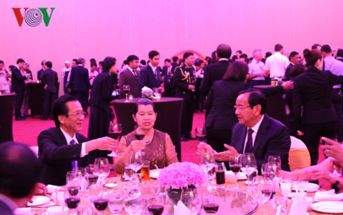 សហគមន៍ជនវៀតណាមនៅឯបរទេសរៀបចំសកម្មភាពរំលឹកខួបអនុស្សាវរីយ៍ទិវាបុ៧ណ្យឯករាជ្យជាតិយ៉ាងផុលផុស