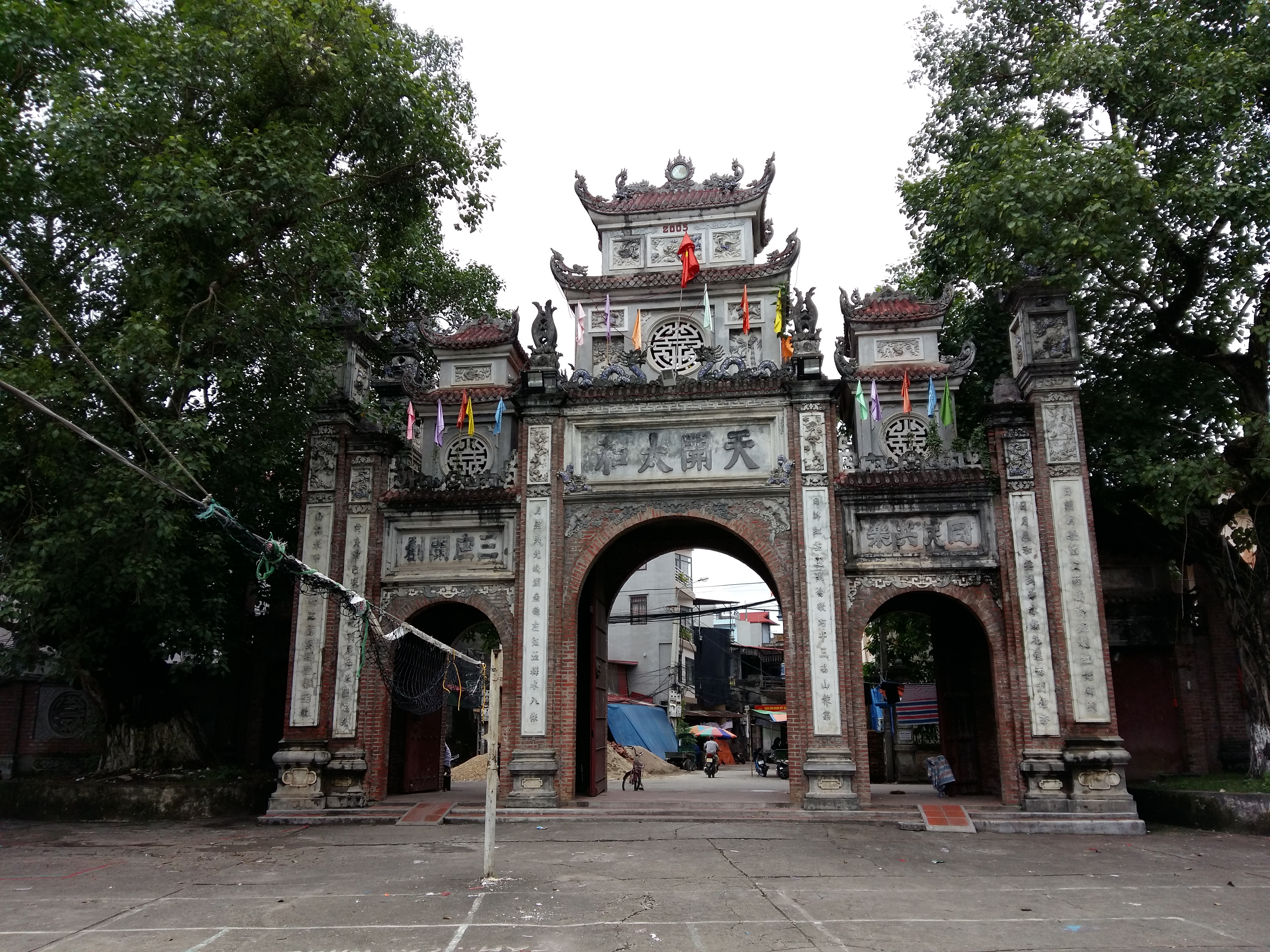 Dong Ky - ភូមិចាប់ផ្តើមអាជីពថ្មី