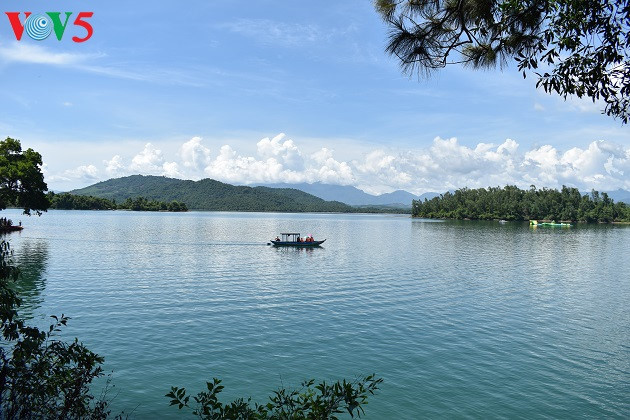 ការប្រឡងអុំទូក Kayak នៅលើបឹងហ្វូនិញ