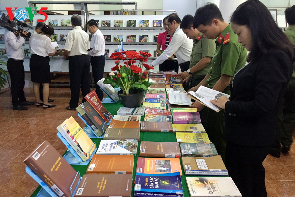 ផ្សព្វផ្សាយ និងអភិរក្សតម្លៃវប្បធម៌នៃបណ្ដាជនជាតិវៀតណាម