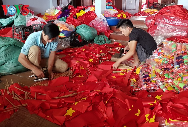 Tu Van - ភូមិដេរទង់ជាតិ