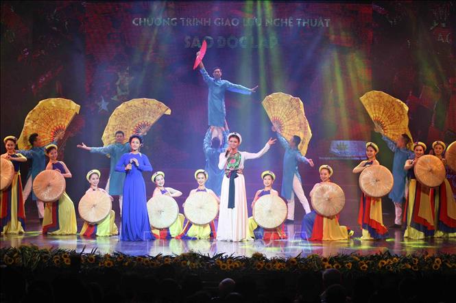 កម្មវិធីសិល្បៈពិសេស “ផ្កាយឯករាជ្យ” ប្រព្រឹត្តទៅនៅទីក្រុងហាណូយ