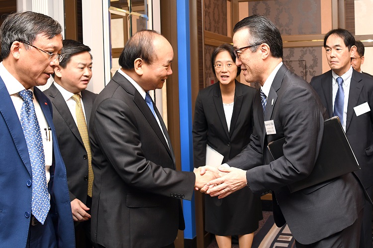 នាយករដ្ឋមន្រ្តីវៀតណាមលោក Nguyen Xuan Phuc ជួបពិភាក្សាជាមួយថ្នាក់ ដឹកនាំសហគ្រាសធំៗនៅជប៉ុន