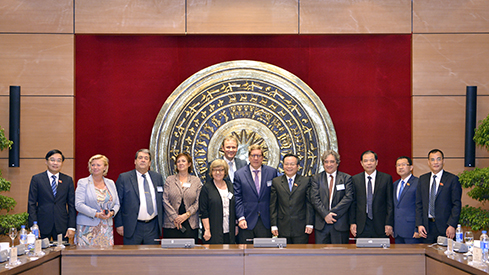 អនុប្រធានរដ្ឋសភា លោក Phung Quoc Hien ទទួលជួបជាមួយប្រតិភូគណកម្មាធិការនេសាទនៃសភាអឺរ៉ុប