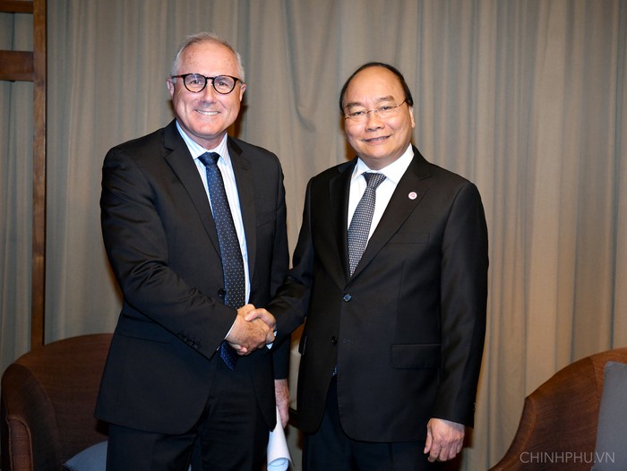 នាយករដ្ឋមន្រ្តីលោក Nguyen Xuan Phuc ស្នើអោយសម្ព័ន្ធក្រុមហ៊ុន Sembcorp របស់សឹង្ហបុរីបើកពង្រីកសកម្មភាពវិនិយោគនៅវៀតណាម