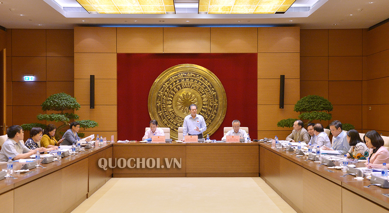 គណៈកម្មាធិការច្បាប់នៃរដ្ឋសភាវៀតណាមប្រារព្ធសម័យប្រជុំពេញអង្គលើកទី១៨